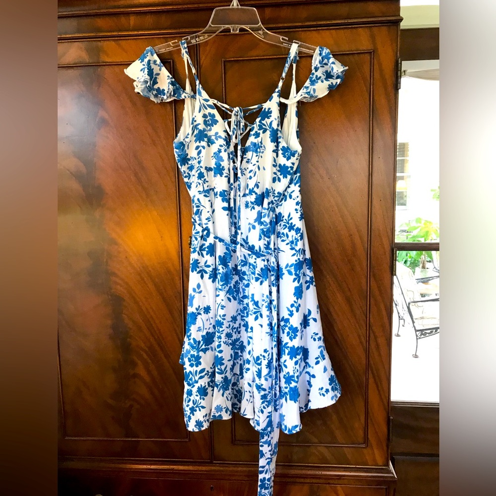 This dress is an XS. Lulu’s brand lined.  Very cute!!